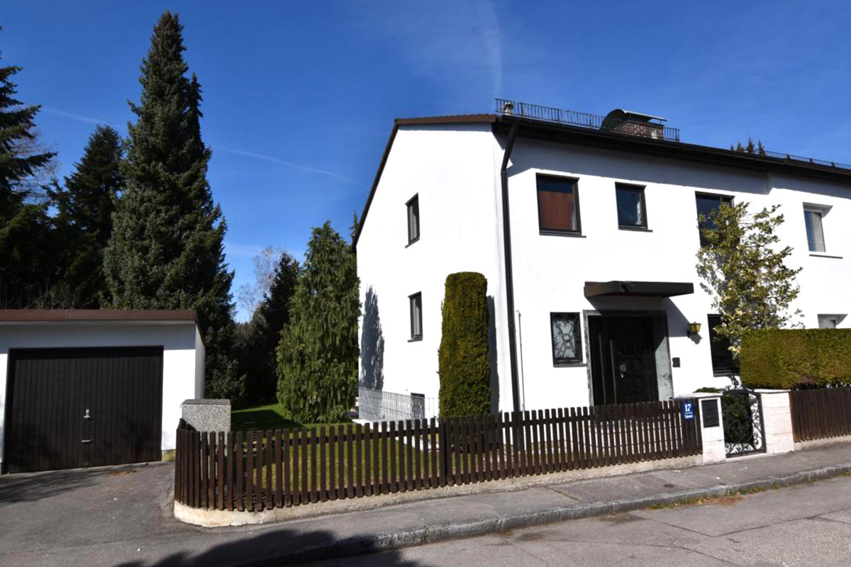 https://www.immobilienheinrich.com/wp-content/uploads/Doppelhaushaelfte_Neuried_Suedwestansicht_02.jpg